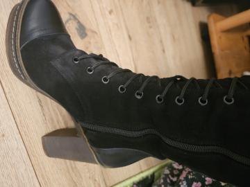 Cizmele sunt superbe