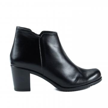 botine clasice, botine piele moale, botine piele naturala neagra, botine office piele naturala, botine cu tinte, botine negre, botine la comanda, botine piele,