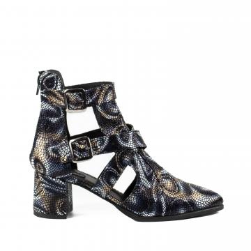 botine decupate, botine cu accesorii metalice, botine la comanda, botine pe comanda, botine negre, botine negre cu toc, botine negre pe comanda, botine negre la comanda, botine cu toc masiv, botine rock, botine cool, botine cu toc, botine colorate, botine deosebite, botine piele, botine piele comanda